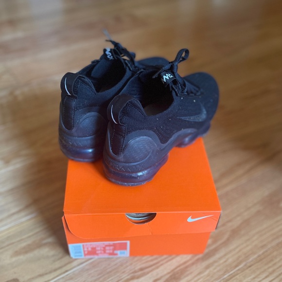 Women’s Nike Air Vapormax 2021 FK | 8.5 black/metallic silver - Picture 4 of 5